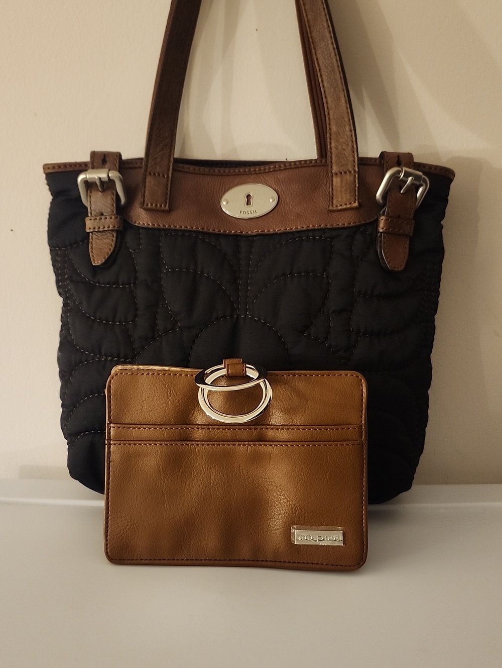 Fossil Key-Per Shoulder Bag/Tote w/Free Pouchee Organizer